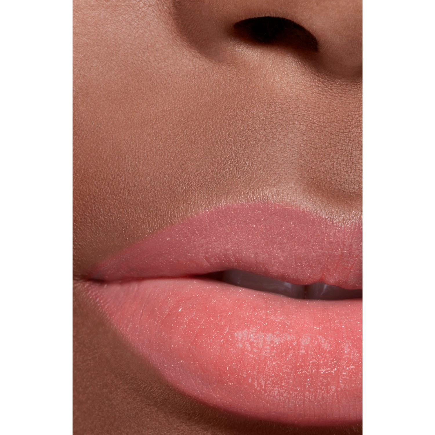 EL BÁLSAMO CON COLOR HIDRATANTE, CON UNA INTENSIDAD A MEDIDA, PARA UNOS LABIOS MÁS BELLOS DÍA TRAS DÍA